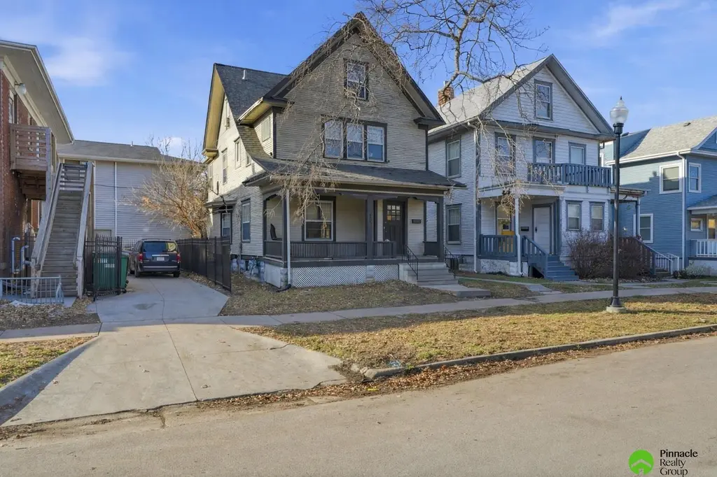 925/927,929/931 Goodhue Blvd