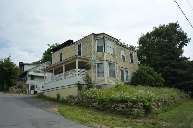 2 Divison St