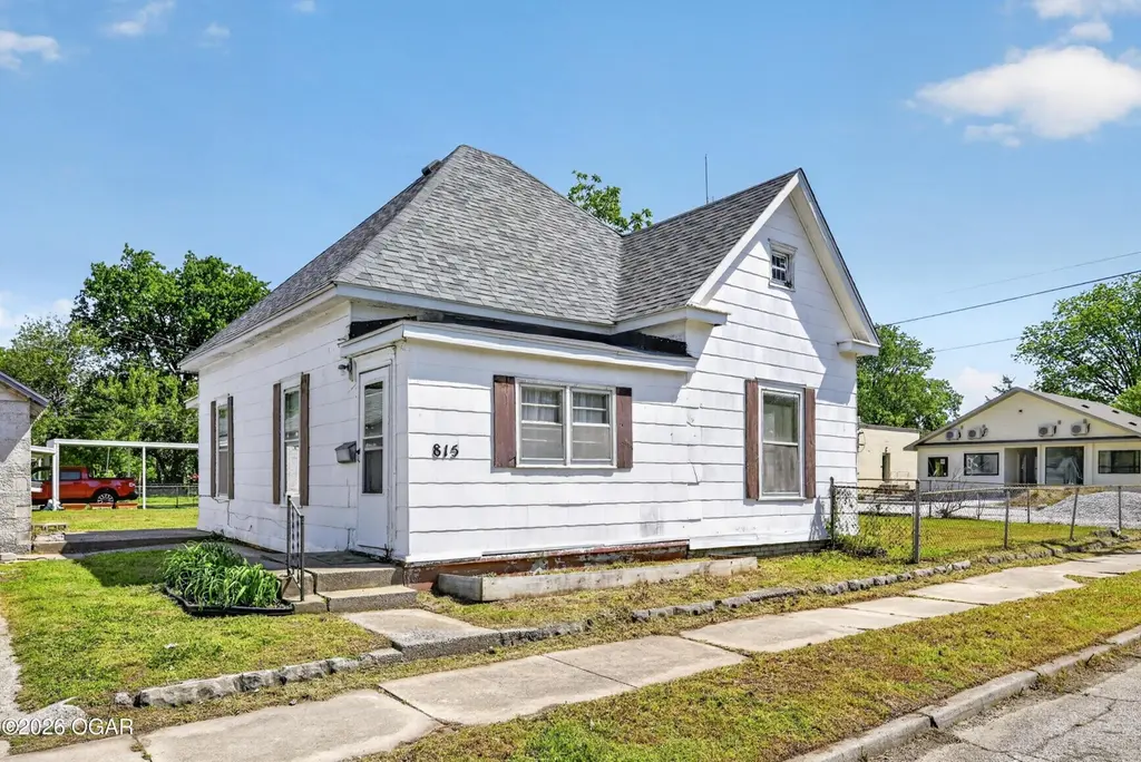 815 W 5th St