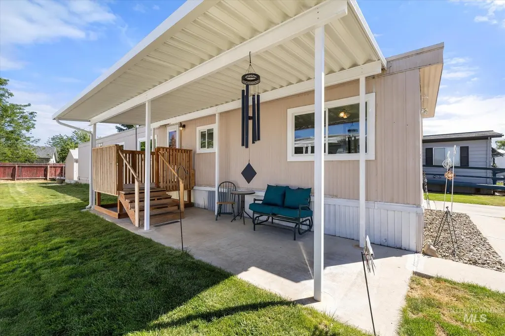 227 W Silver City Dr