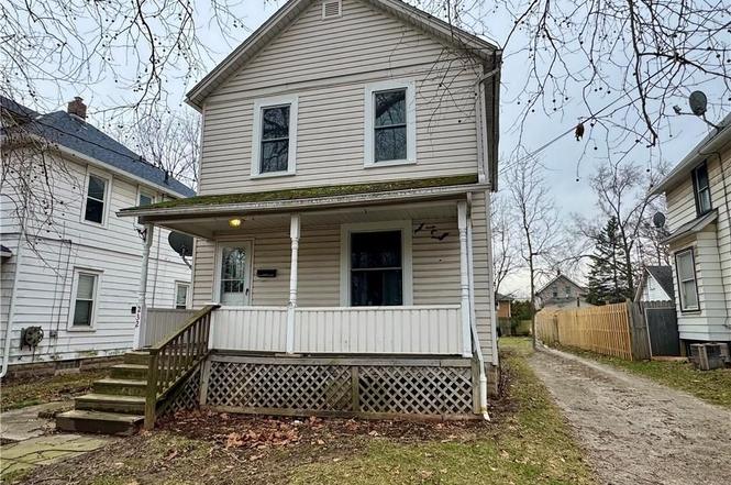 232 W River Rd N