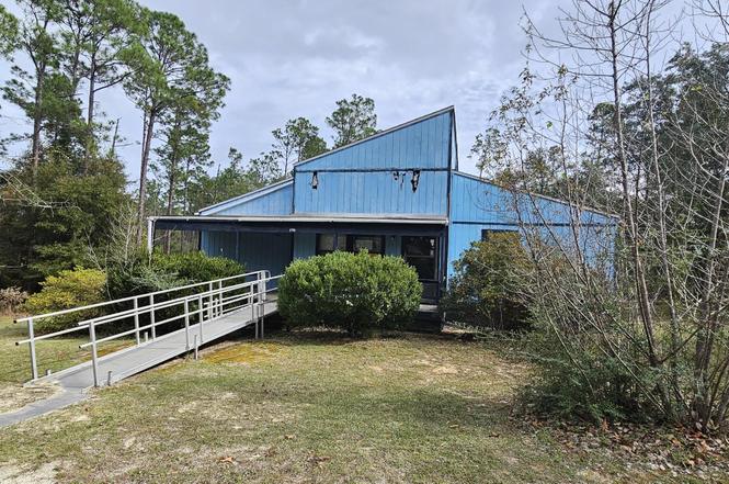 1127 Highlands Cir