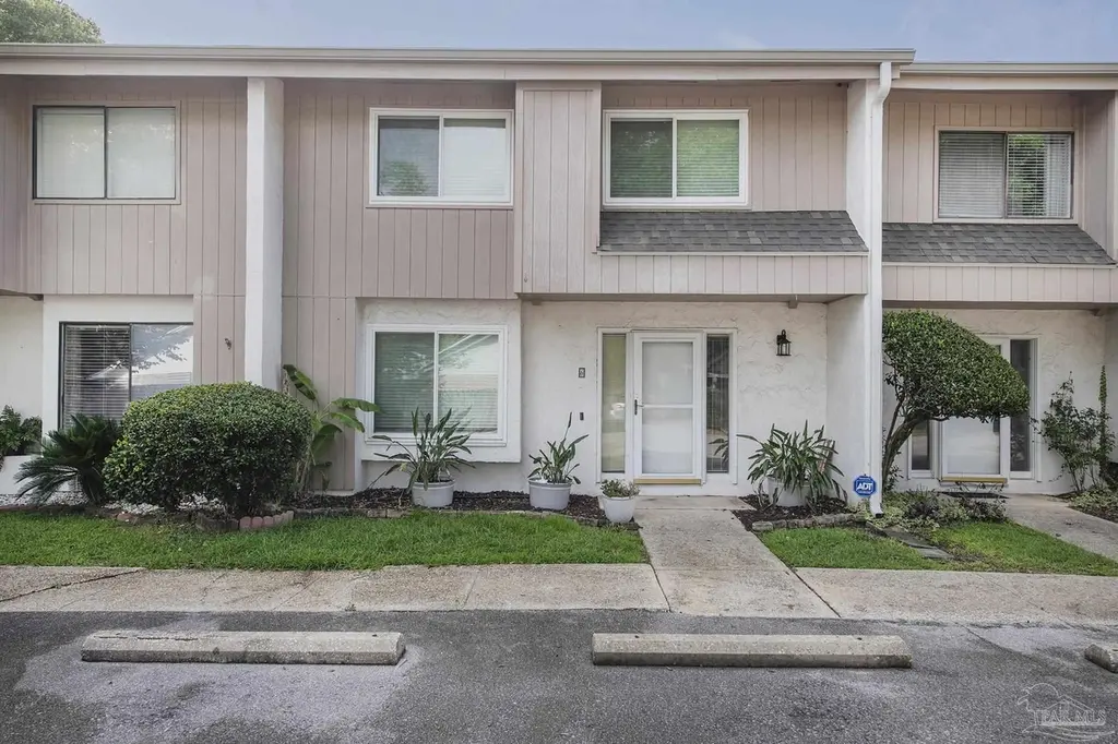 3400 Wimbledon Dr #6