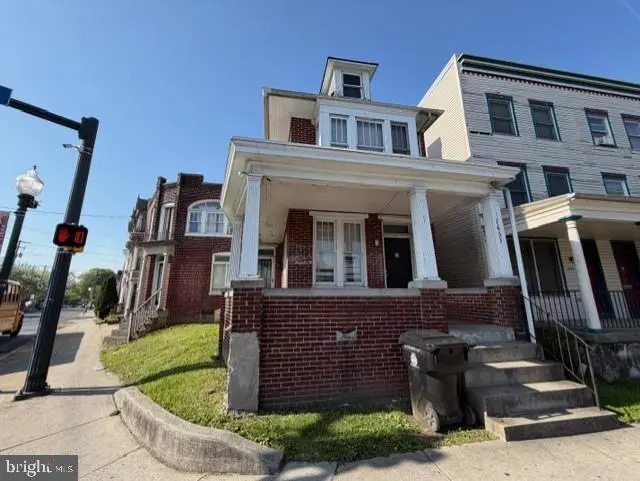 1633 Derry St