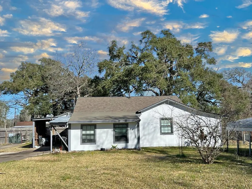 1272 Pecan St