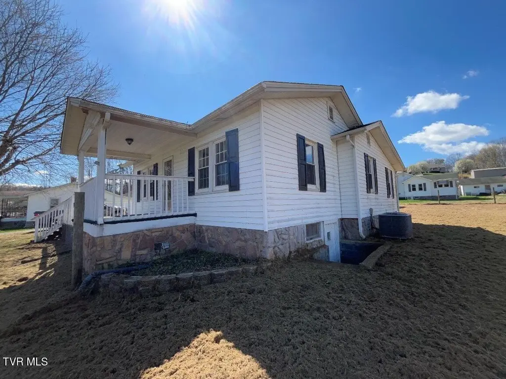137 Crestview Dr
