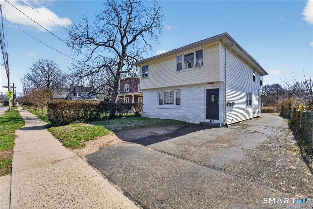 429 Thompson Ave