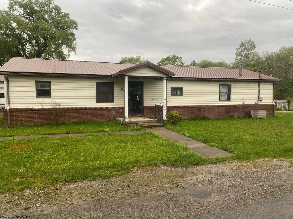 70 Poling Ave