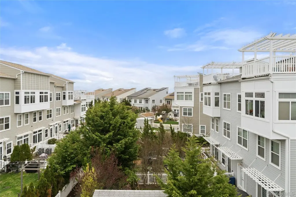 136 Meridian Blvd