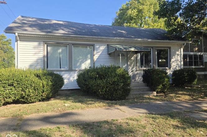 216 W High St