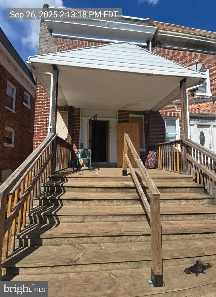 3916-1/2 Ridgewood Ave