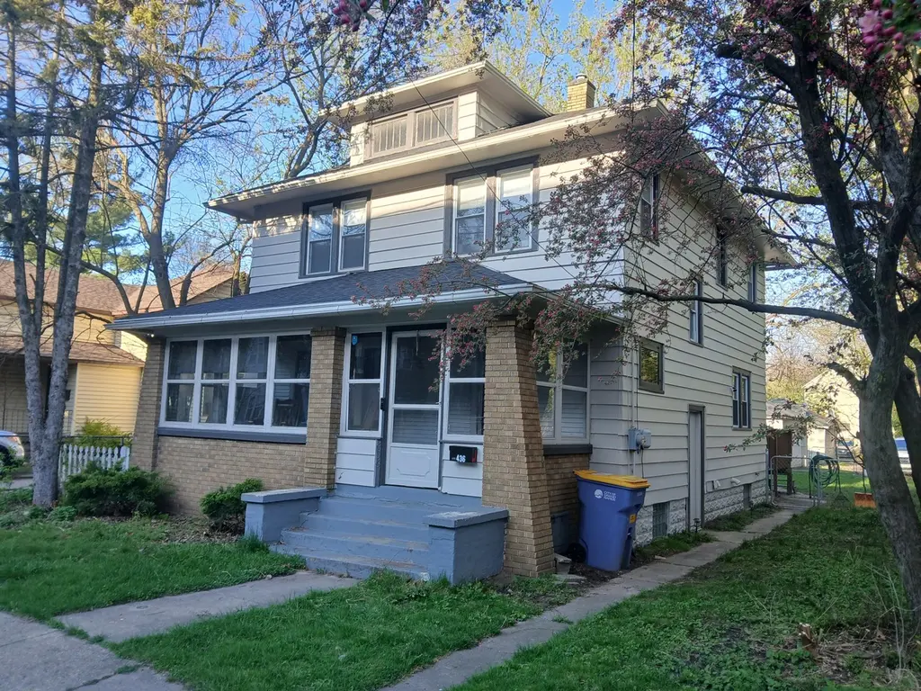 436 Grand Ave NE