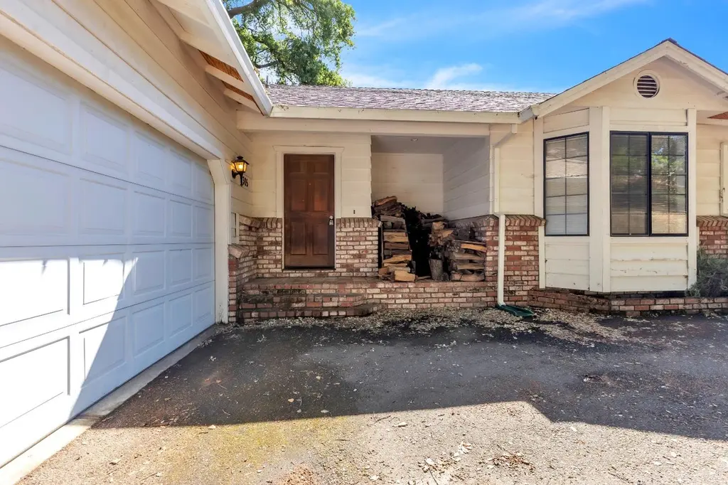 3305 Granada Dr