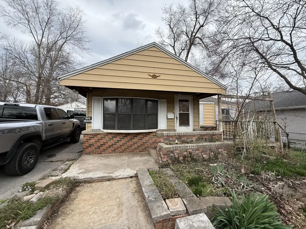 2805 W Olive St