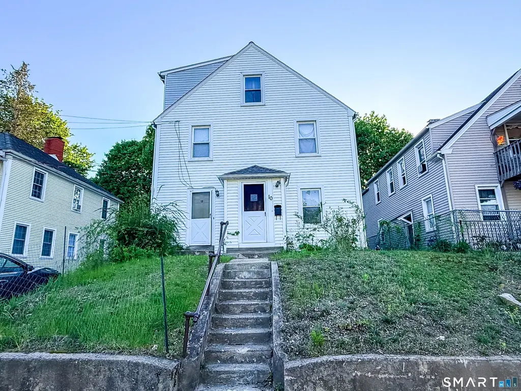 10 Edgewood St