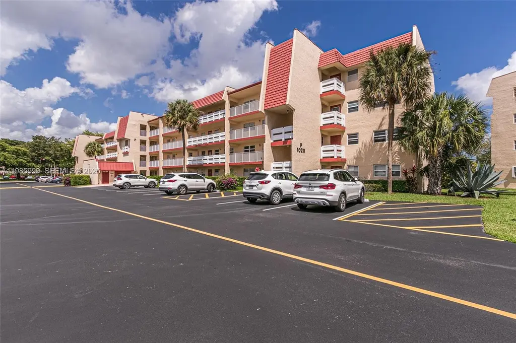 1020 Country Club Dr #305