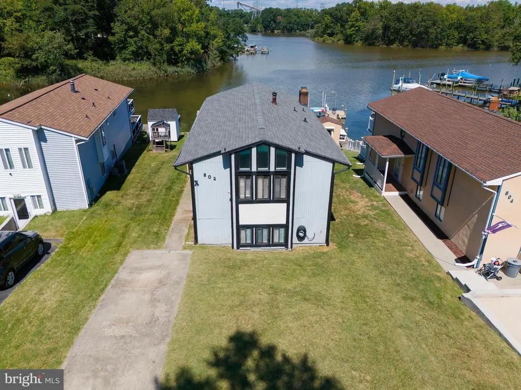 802 Waterview Dr
