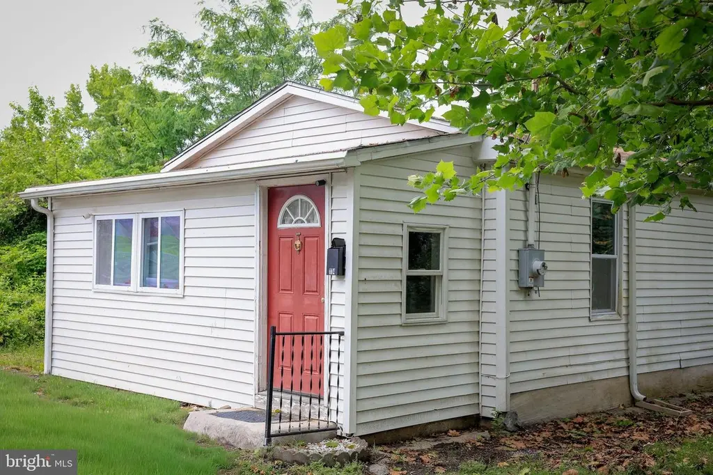 114 Deming Ave