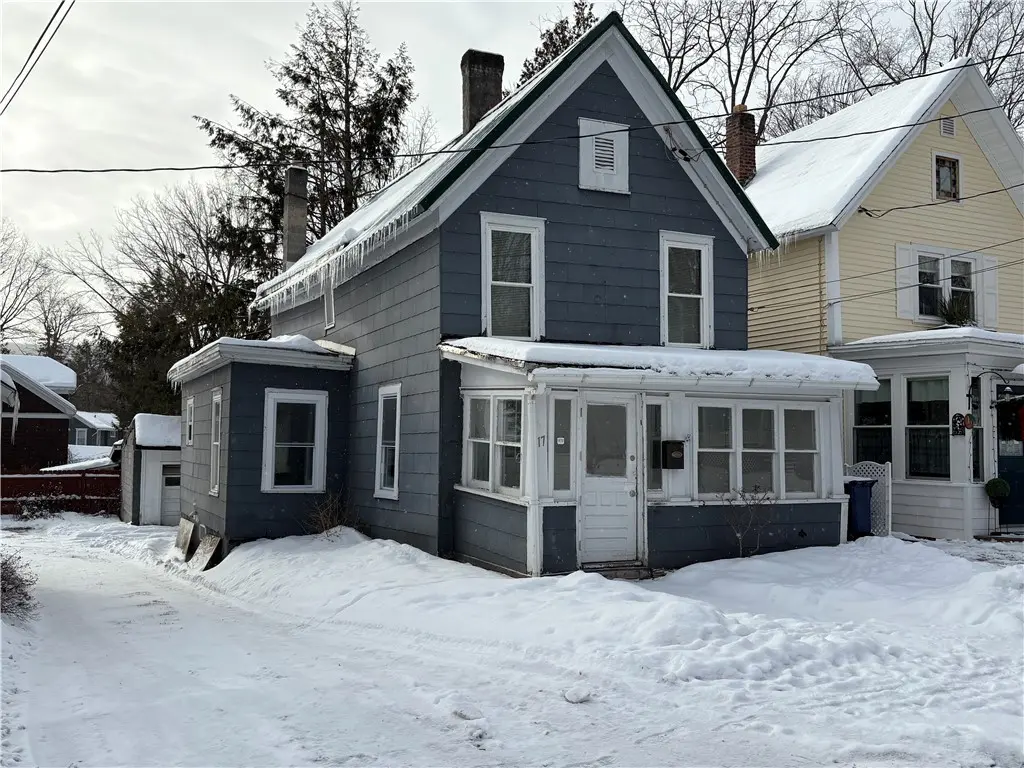 17 Columbia St