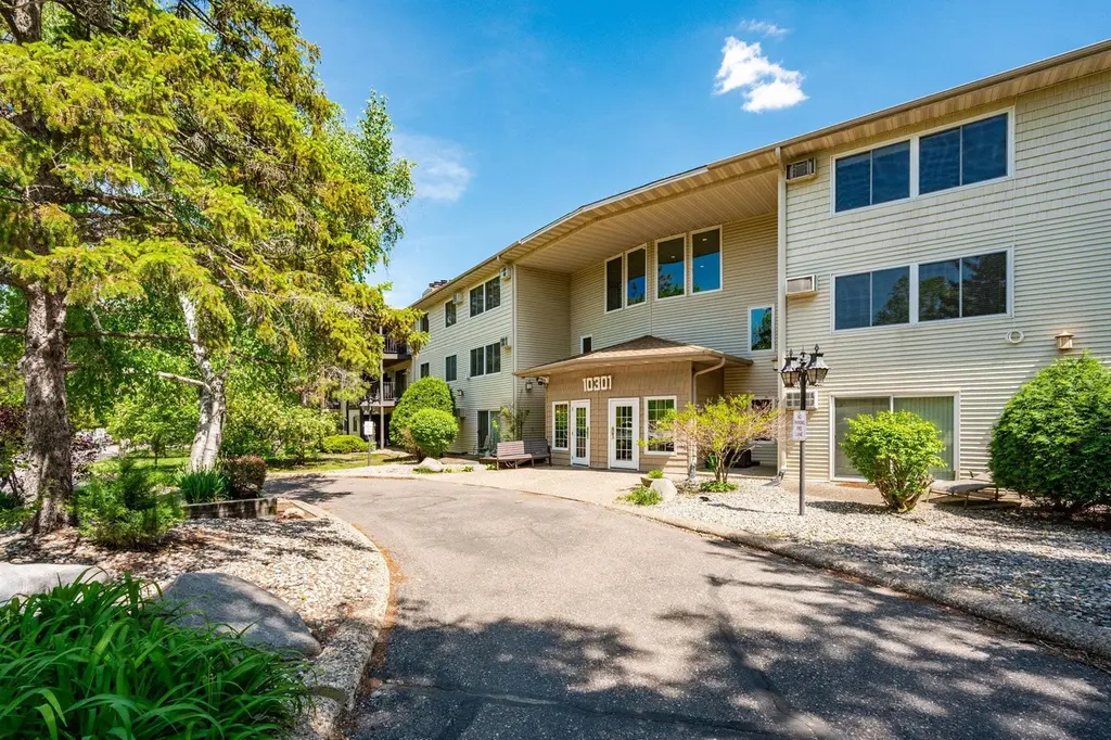 10301 Cedar Lake Rd #201