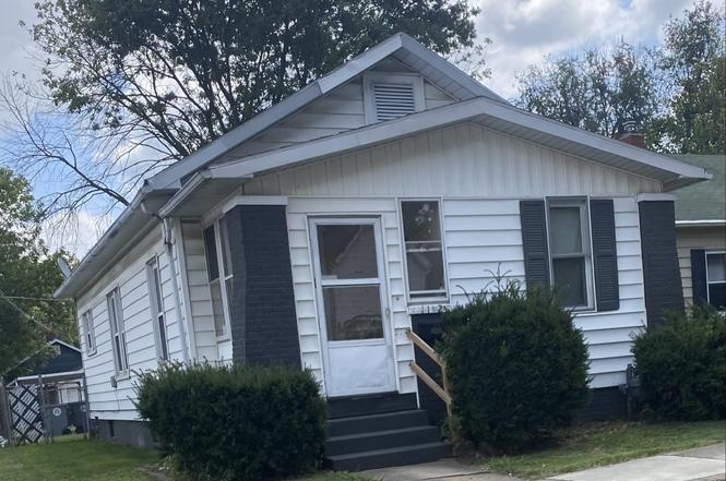 1112 S Harlan Ave