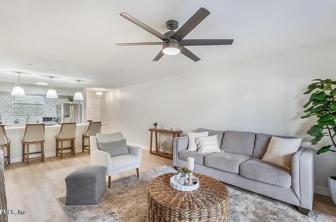 22 Comares Ave #5B