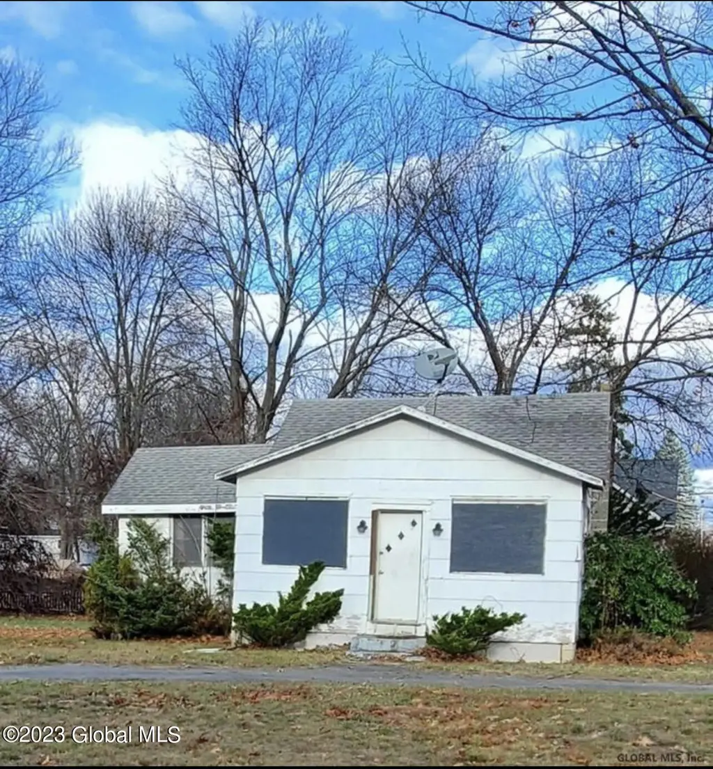 3323 Mcdonald Ave