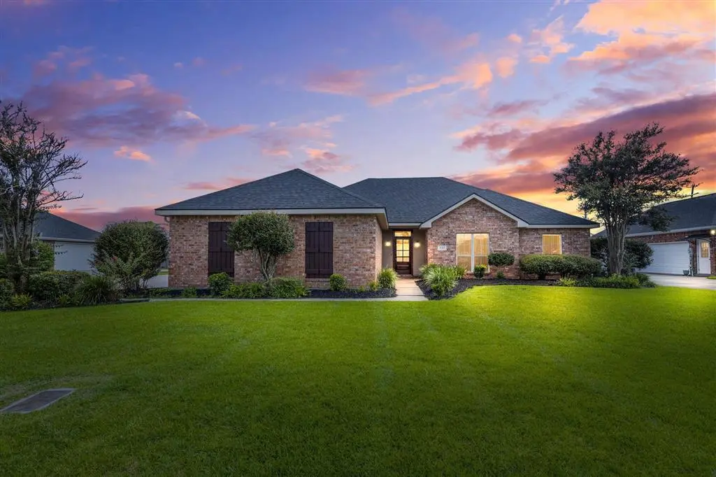 337 Oxford Ct