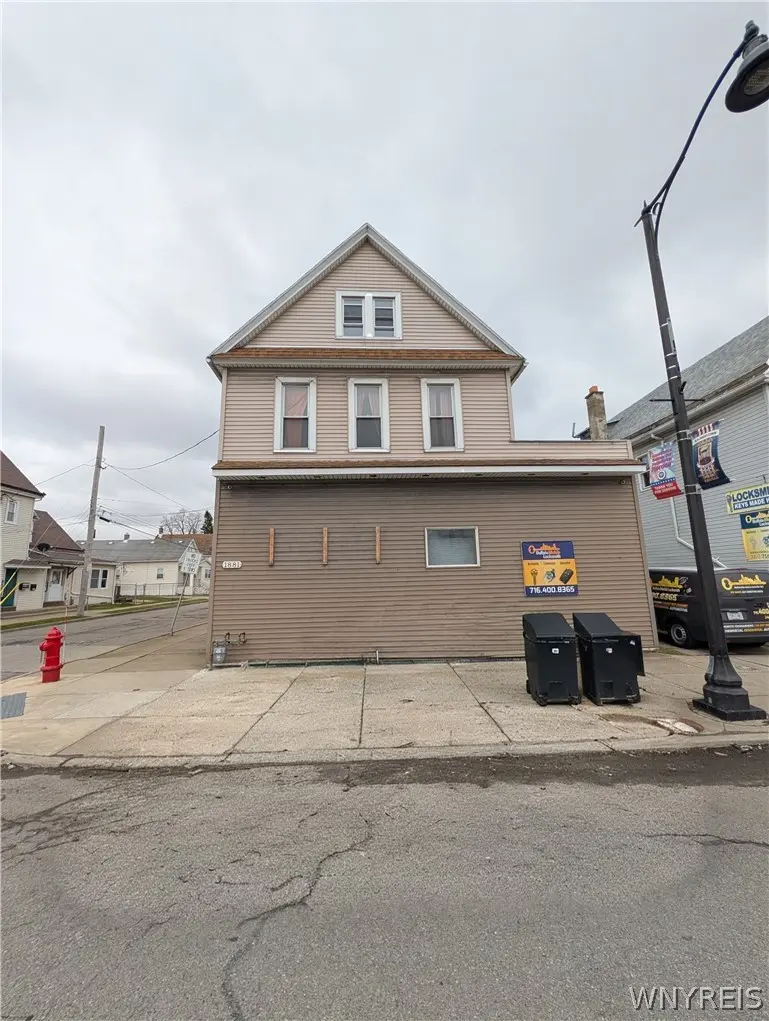 1881 Clinton St