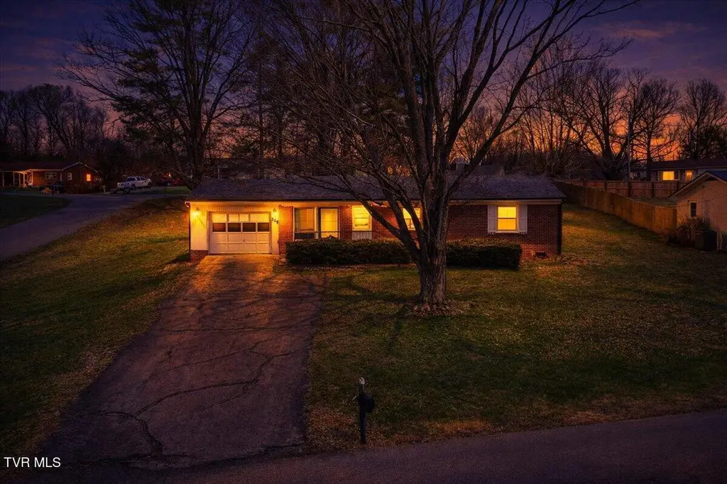 208 Lynfield Rd