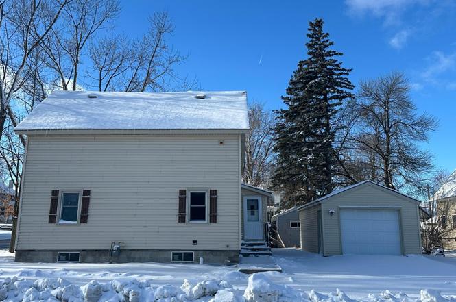 700 Sinclair Lewis Ave