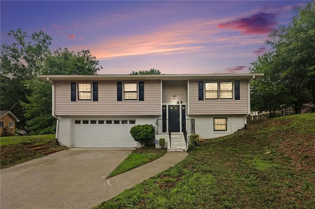 2120 Sandgate Cir