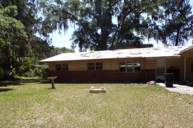 918 SE Lantana Loop