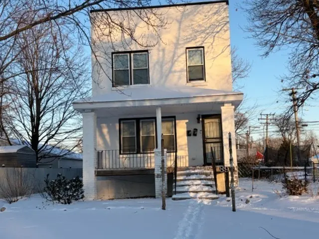 893 Greenbay Ave