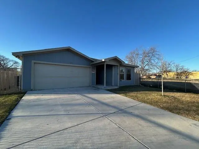 1208 E Daggett Ave