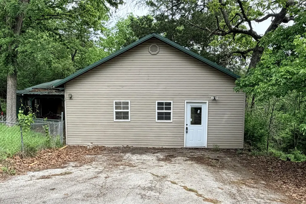 889 Powell Rd