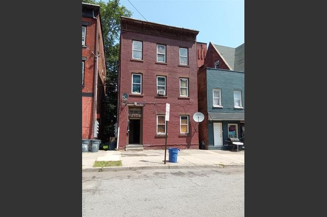 102 Renwick St