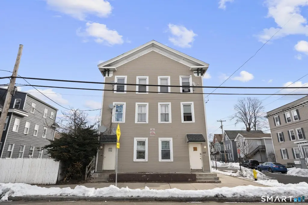 127 James St