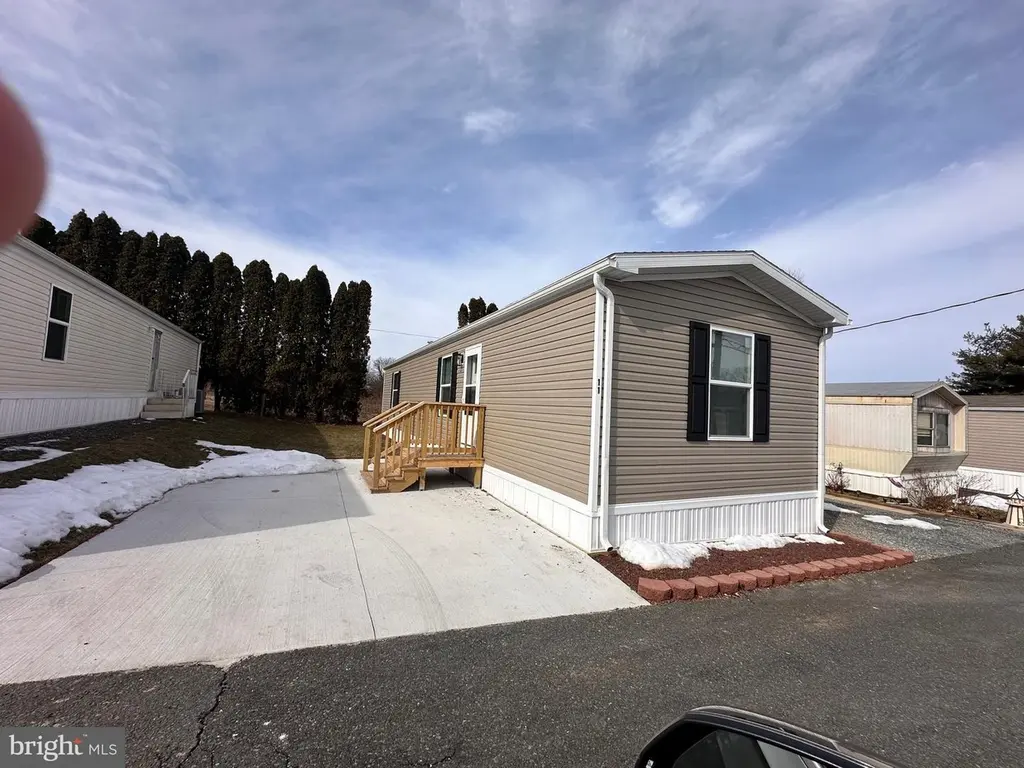 11 Woodland Ln