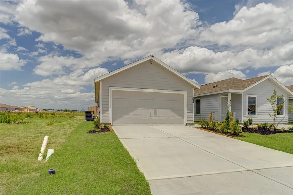 390 Lucia Way