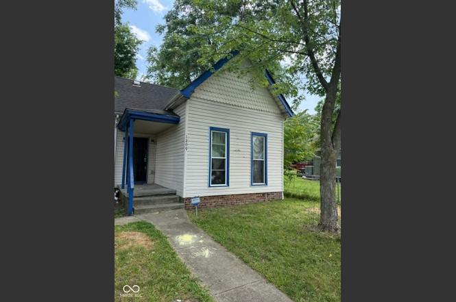 1209 W 29th