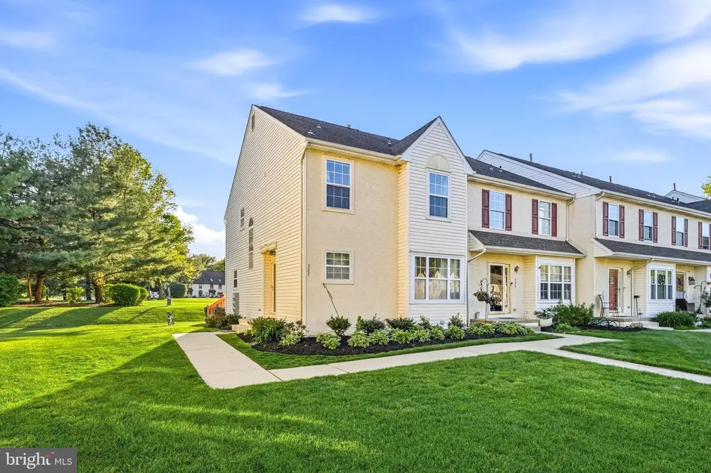 327 Allens Ln