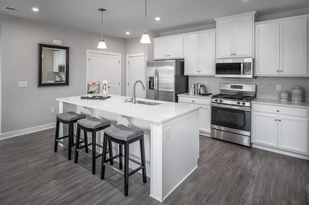 1611 Potomac Shores Pkwy #203