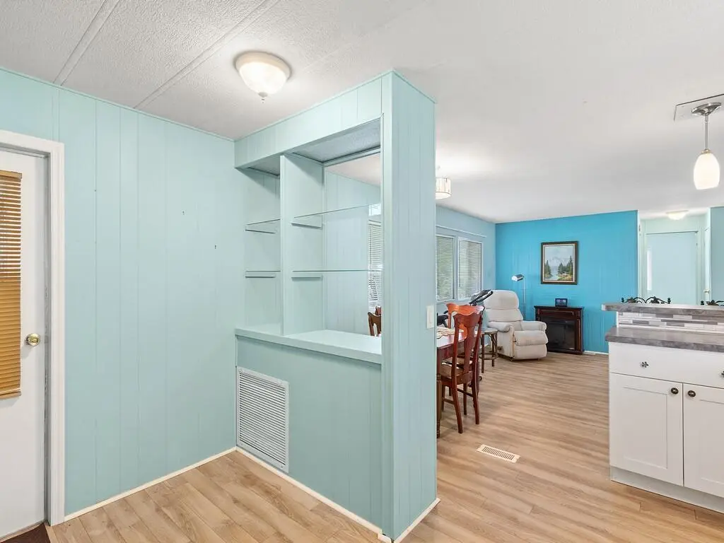 102 N Warner Dr