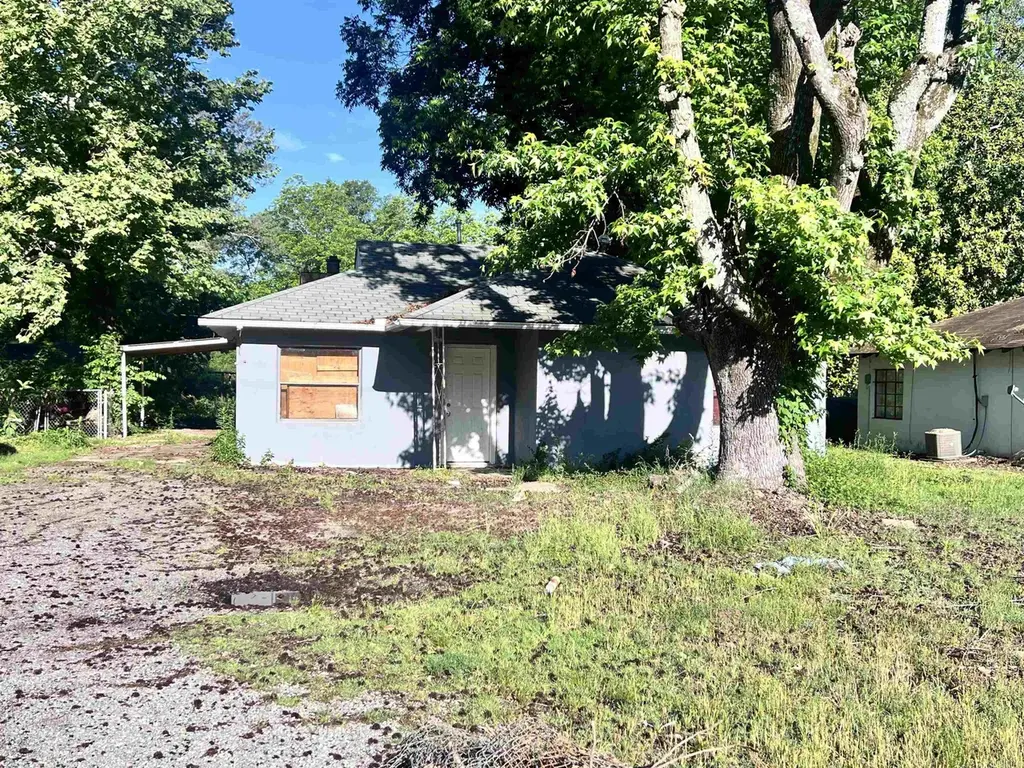 2102 Spruce