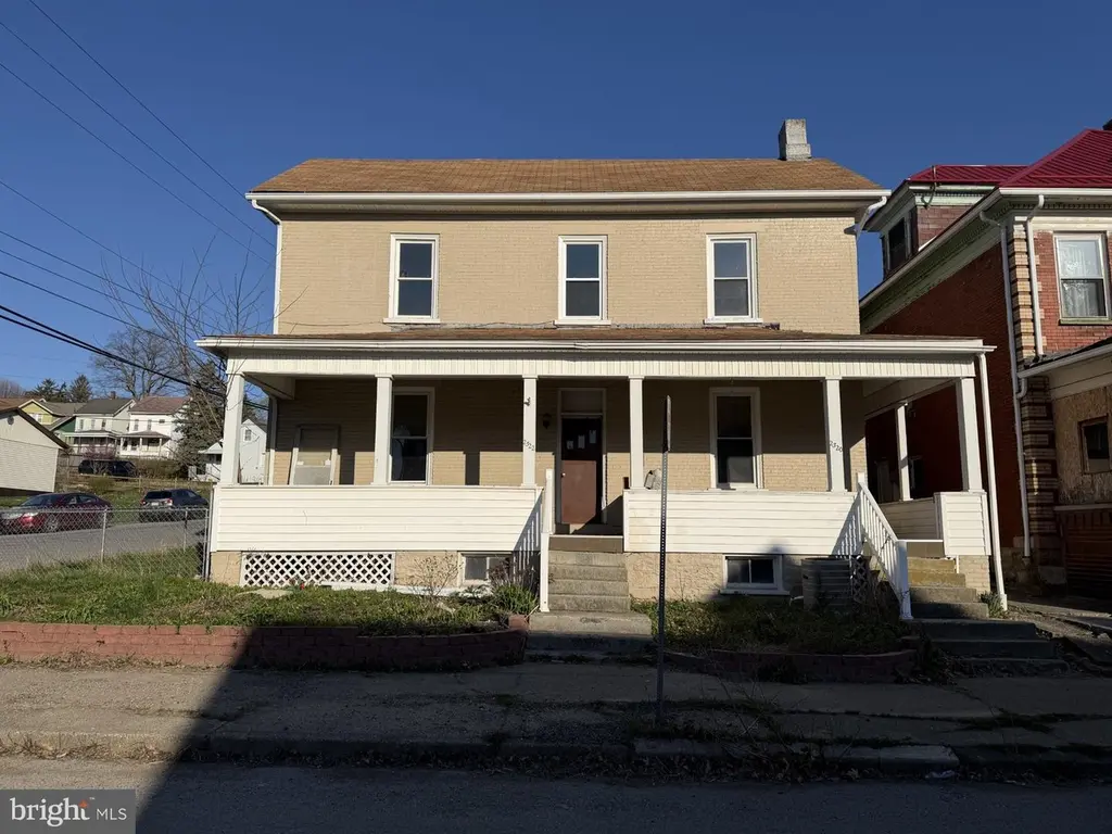 2320/2322 W Chestnut Ave