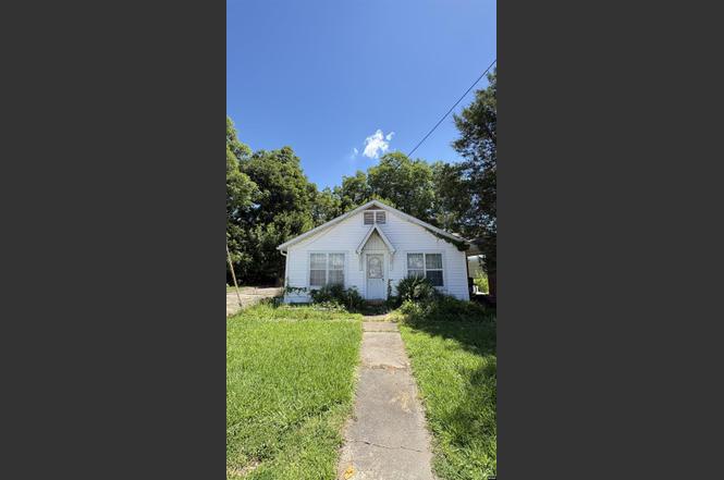118 S Cedar St