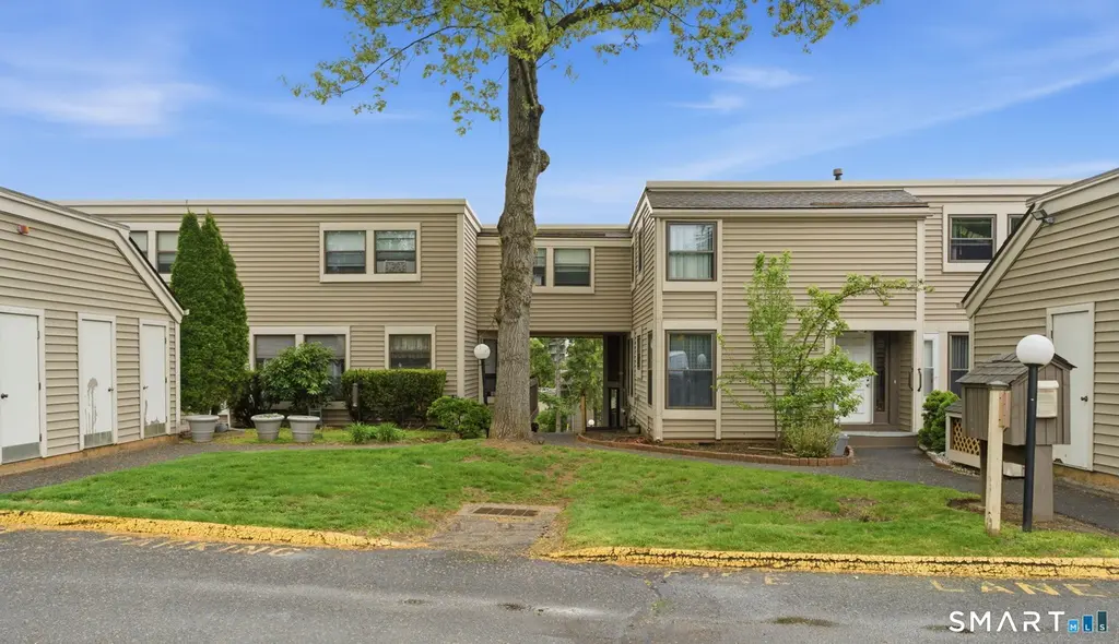6 Stevens Pl #6