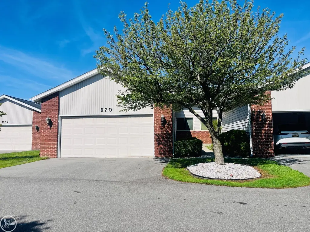 970 St Joseph Ln