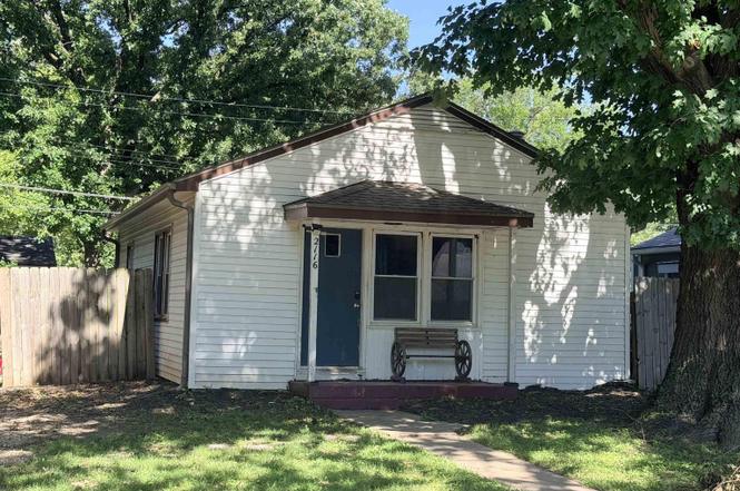 2116 Blaker Dr